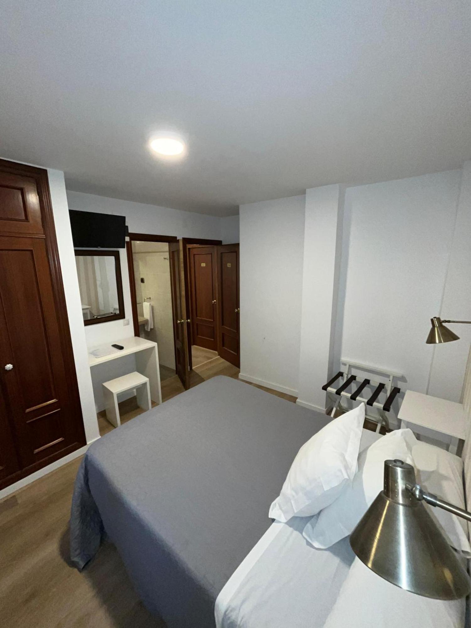 Hotel Ovetense Oviedo Bagian luar foto